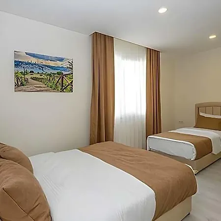 Hotel Gloria Airport 3*