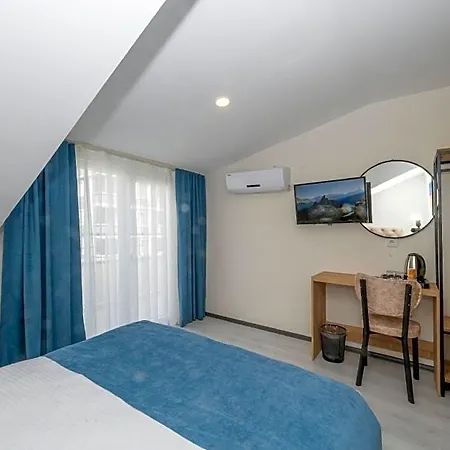 Hotel Gloria Airport 3*