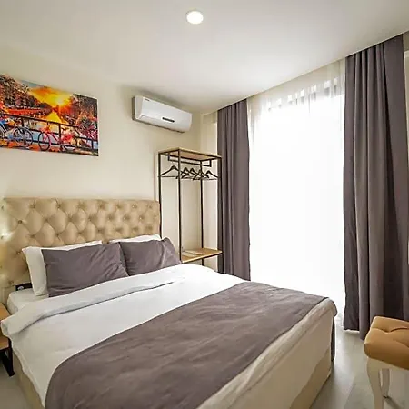 Hotel Gloria Airport 3*